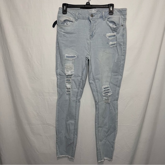 No boundaries distressed light wash skinny jeans in size 13 - Picture 1 of 12